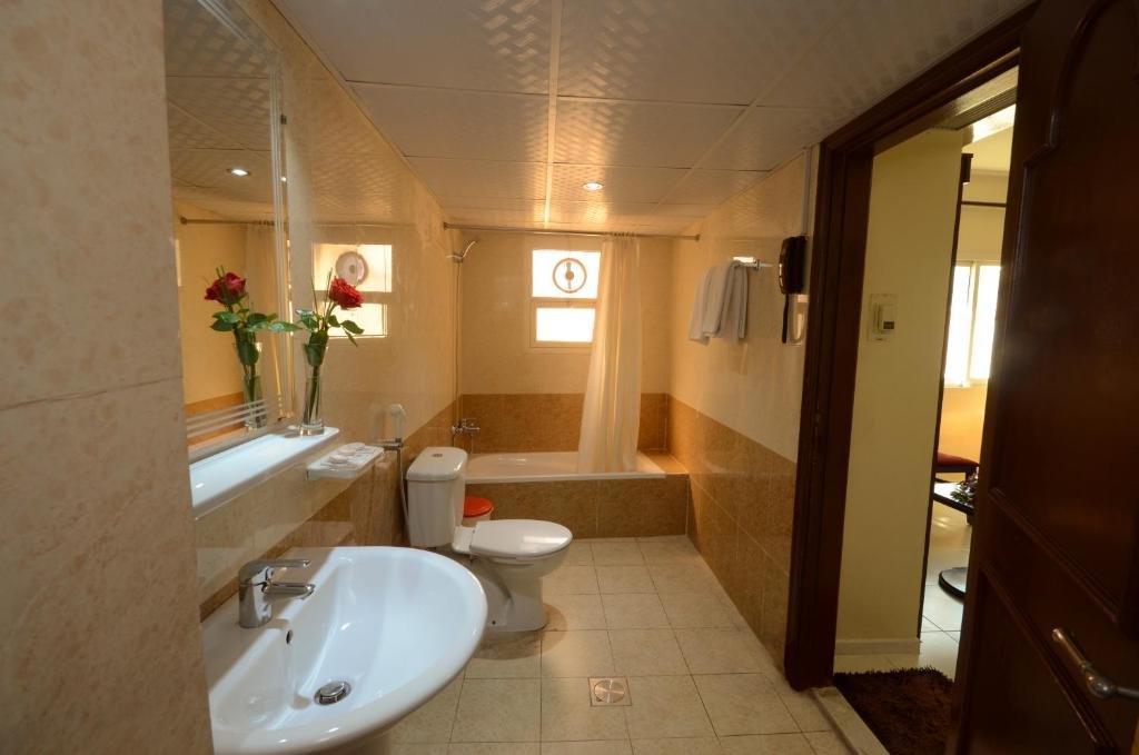 Private bathroom with bath at Index Hotel, Dubai